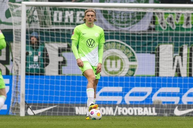 记者：沃尔夫斯堡后卫博瑙接受利兹联体检，转会费600万欧